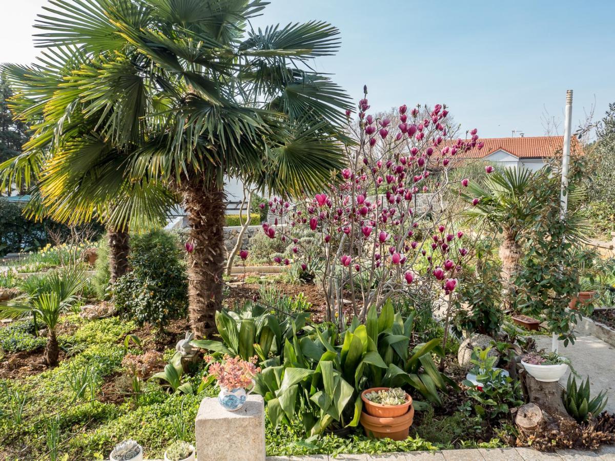 Apartments Summer Bloom Крк Экстерьер фото